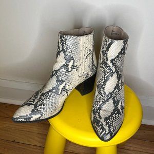 Steven Madden Pointed Toe Slip on Snakeskin Western Style Ankle Boots
